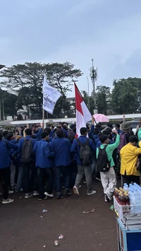 Demo Mahasiswa di Depan Gedung DPR Bubar dengan Tertib, Arus Lalu Lintas Kembali Normal