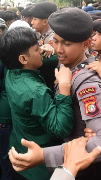 FOTO: Mahasiswa Gelar Aksi di Jalan Sudirman Jakarta Suarakan Sejumlah Isu Nasional
