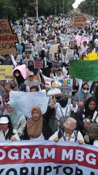 FOTO: Massa Aksi Dukung Kelanjutan Program Makan Bergizi Gratis