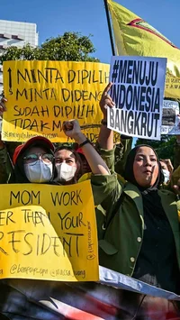 FOTO: Mahasiswa di Sejumlah Kota Gelar Aksi Tuntut Perbaikan Kebijakan Ekonomi