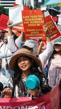 FOTO: Aliansi Perempuan Indonesia Gelar Aksi di Dukuh Atas