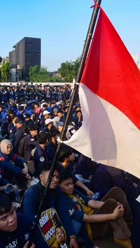 FOTO: Ratusan Mahasiswa Gelar Aksi di DPR Soroti Kebijakan Pemerintah