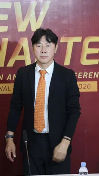 FOTO: Shin Tae-yong Resmi Pelatih Persija Tiga Musim