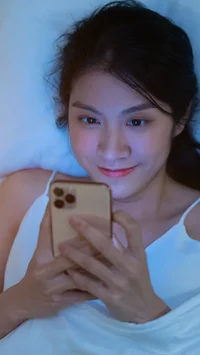 Jangan Sepelekan Layar Gadget! Ini Alasan Wajah Gampang Kusam Meski Seharian di Dalam Rumah
