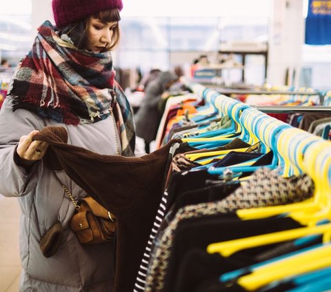 Thrifting, Sensasi Berburu Baju Bekas yang Bukan Lagi Fashion Budget Pas-Pasan