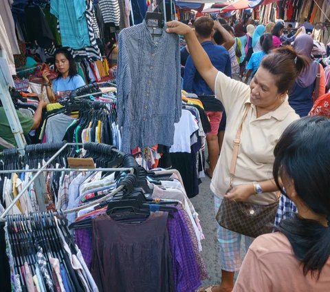 Serbuan Baju Bekas Impor di Indonesia, dari Mana Asalnya?