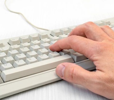 Keyboard QWERTY: Paling Populer Tapi Bukan Si Paling Efisien?