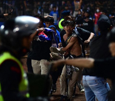 FOTO: Mengenang Peristiwa Kelam 1 Tahun Tragedi Maut di Stadion Kanjuruhan, 135 Suporter Tewas Sia-Sia