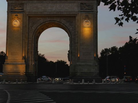 FOTO: Melihat Kemegahan Isi hingga Puncak Monumen The Arch of Triumph di Rumania yang Jadi Saksi Perang Dunia I dan Penobatan Raja Ferdinand