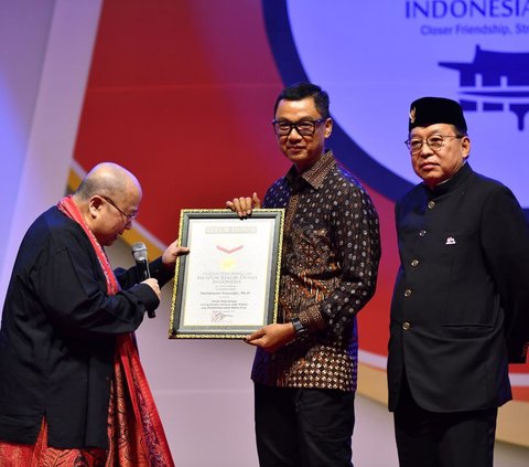 Jadi Tokoh Inspiratif Dunia, Biografi Jokowi Tulisan Dirut PLN Terbit di Korea