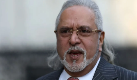 Dia adalah Vijay Mallya, seorang pengusaha asal India yang membangun rumah besar di atas gedung pencakar langit 400 kaki di atas tanah.