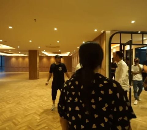 10 Potret Kantor Baru Raffi Ahmad yang Keren Abis, Kartu Akses Masuk Ada Emas dan Berliannya