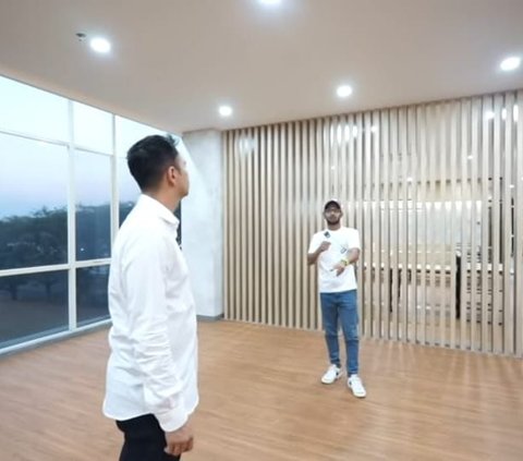 10 Potret Kantor Baru Raffi Ahmad yang Keren Abis, Kartu Akses Masuk Ada Emas dan Berliannya