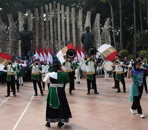 FOTO: Gelar Apel dan Parade Kesaktian Pancasila di Tugu Proklamasi, Cak imin Hadir dalam Balutan Busana Betawi