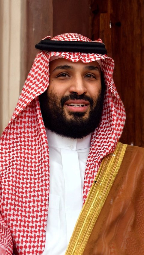 Putra Mahkota Saudi Arabia Berikan Mercedes Pada Anak Kecil, Warganet 'Kayak Beli Cilok'