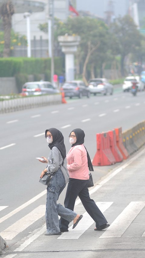 Kecepatan anginnya juga terpantau mencapai 7,4 km per jam dengan tekanan 1.015 mbar.