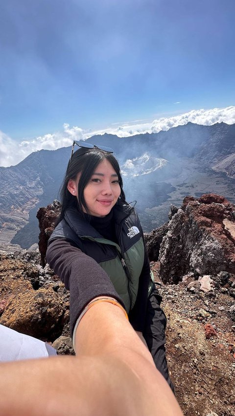 Beberapa Foto Wendy Walters yang Saat Ini Rajin Naik Gunung, Netizen berpendapat Auranya Makin Kalem dan Bahagia