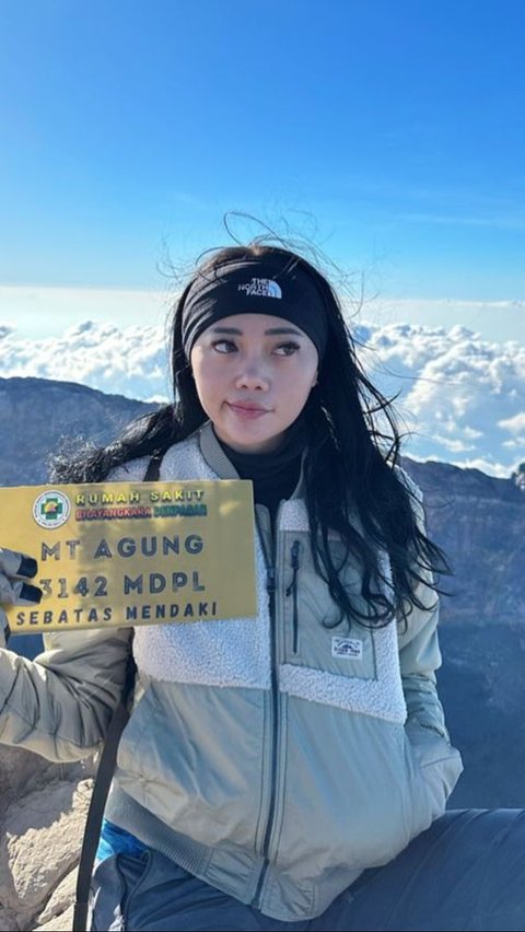 Beberapa Foto Wendy Walters yang Saat Ini Rajin Naik Gunung, Netizen berpendapat Auranya Makin Kalem dan Bahagia