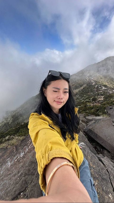 Beberapa Foto Wendy Walters yang Saat Ini Rajin Naik Gunung, Netizen berpendapat Auranya Makin Kalem dan Bahagia