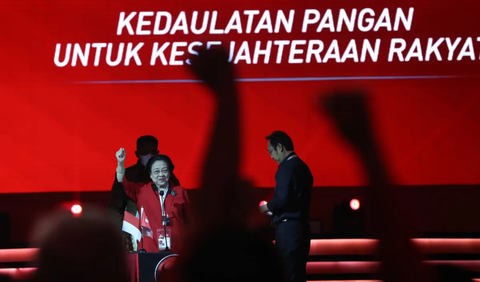 Pernyataan Megawati itu membuat para kader PDIP yang bersorak sorai dan tepuk tangan.<br>