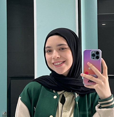 Pesonanya BIkin Sejuk, 8 Foto Cantik Isabel Tramp yang Kini Berusia 18 Tahun