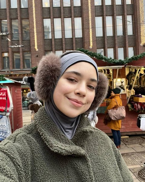 Pesonanya BIkin Sejuk, 8 Foto Cantik Isabel Tramp yang Kini Berusia 18 Tahun