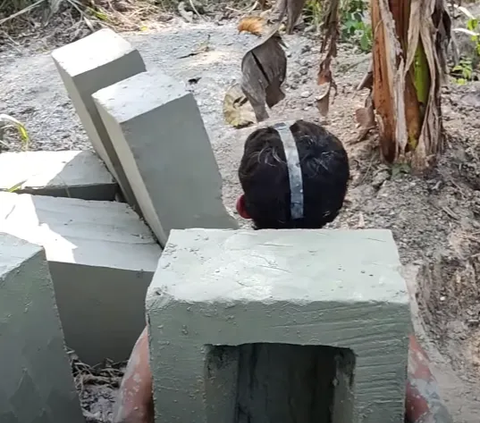 Demi Memenuhi Kebutuhan Ekonomi, Pria Ini Rela Bekerja di Bawah Tanah Bikin Pawon