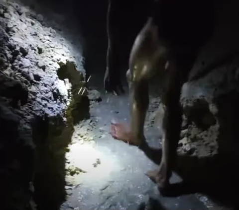 Demi Memenuhi Kebutuhan Ekonomi, Pria Ini Rela Bekerja di Bawah Tanah Bikin Pawon