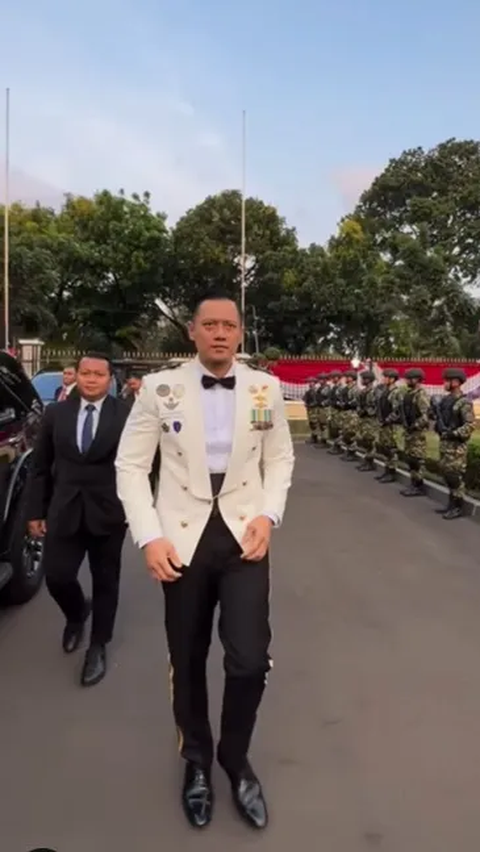 Mayor di Antara Para Jenderal TNI, Potret Gagah AHY Hadiri Parade Senja Penampilannya jadi Sorotan