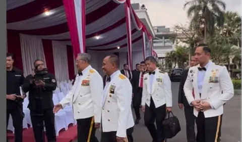 Mayor di Antara Para Jenderal TNI, Potret Gagah AHY Hadiri Parade Senja Penampilannya jadi Sorotan