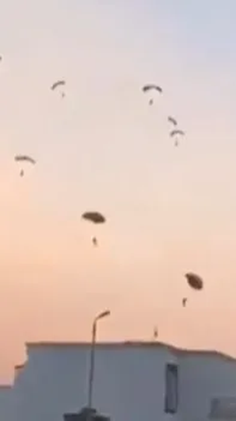 Diketahui Hamas menggunakan paramotor dan paragliding saat menjebol pertahanan Israel.<br>