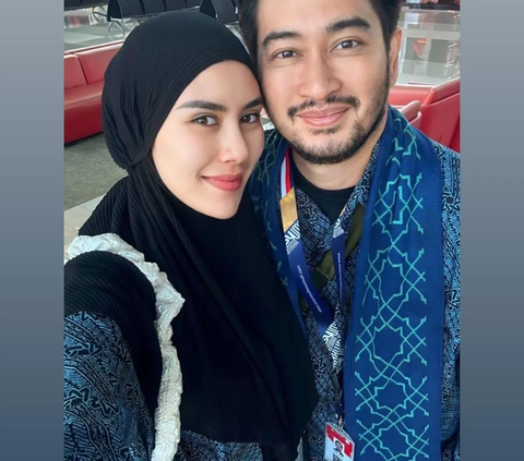 Potret Syahnaz Tampil Bercadar saat Umrah Berdua Jeje Govinda Curi Perhatian