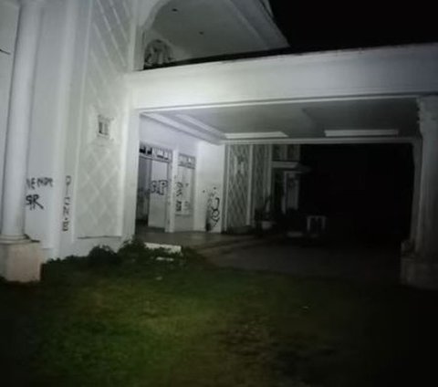 Megah Bergaya Eropa, Rumah Dinas Bupati Minahasa Utara Ini Kini Bak Istana yang Terbengkalai