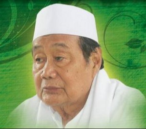 Inilah sosok KH. Abdullah Faqih atau yang lebih dikenal dengan Kiai Faqih.  Kiai ini sangat disegani di kalangan Nahdlatul Ulama (NU). Sosoknya termasuk kiai khos atau kiai utama yang sering jadi rujukan masyarakat.