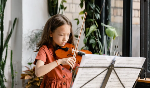 9 Cara Membesarkan Anak yang Cinta Musik dan Bisa Memainkannya