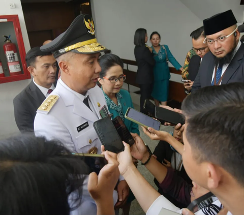 Selain itu, Bey juga meluruskan soal pemberitaan larangan penggunaan Gedung Indonesia Menggugat yang sedianya akan digunakan oleh komunitas Change Indonesia untuk kegiatan diskusi publik. <br>