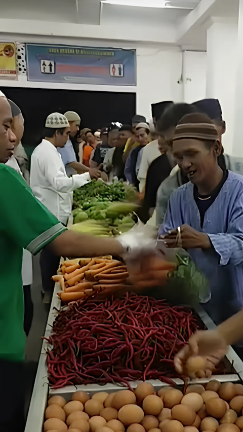 Viral Sedekah Sayur Gratis di Masjid Raya Uswatun Hasanah Cengkareng, Jemaah Boleh Ambil Sepuasnya