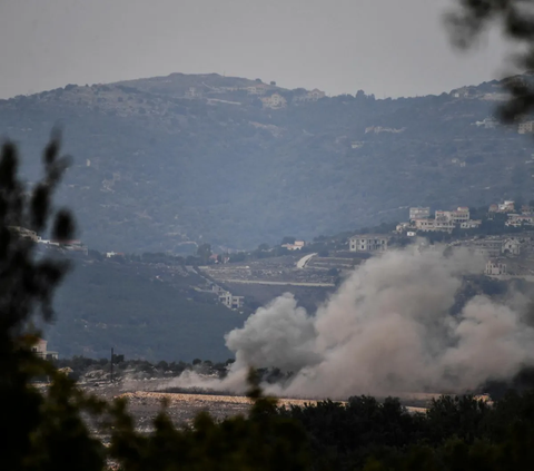Pasukan Israel  melancarkan serangan udara ke wilayah perbatasan Lebanon.<br><br>Serangan tersebut dilaporkan terjadi pada hari Senin (9/10/2023).