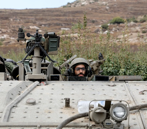 FOTO: Perang Kian Panas dan Meluas, Israel Serang Lebanon untuk Buru Anggota Hizbullah hingga Pasukan KONGA PBB Turut Menjaga Perbatasan
