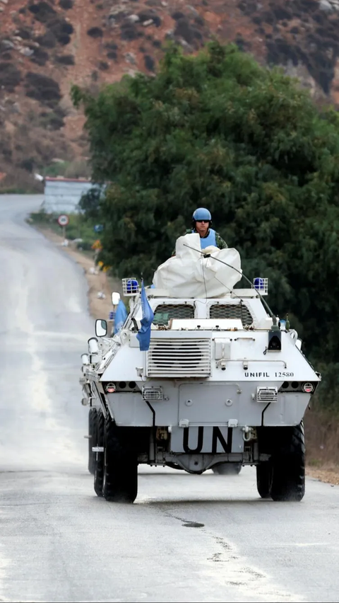 Dalam operasinya, pasukan penjaga perdamaian PBB rutin melakukan patroli dengan kendaraannya yang berwarna putih itu di sekitar wilayah perbatasan.