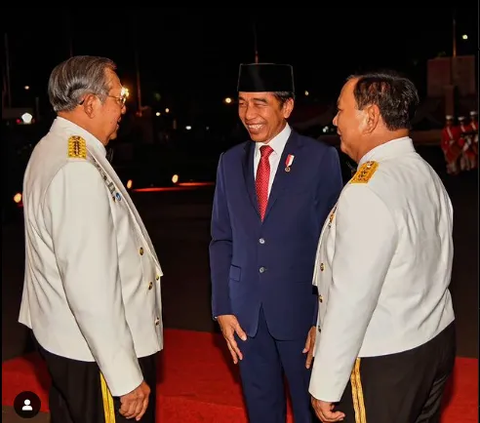 Momen Akrab Jokowi, Prabowo dan SBY saat Upacara Parade Senja HUT TNI di Kemenhan