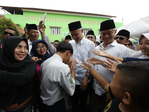 Momen Siswa MTs Ingin Dijadikan Anak Angkat dan Minta Peluk Ganjar