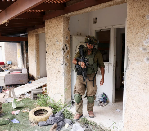 FOTO: Kepanikan Warga Israel Saat Roket Hamas Menghantam hingga Kehancuran Permukiman Yahudi di Kibbutz Kfar Aza