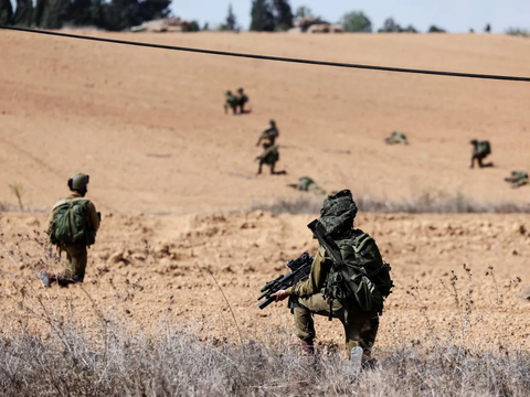 FOTO: Kepanikan Warga Israel Saat Roket Hamas Menghantam hingga Kehancuran Permukiman Yahudi di Kibbutz Kfar Aza