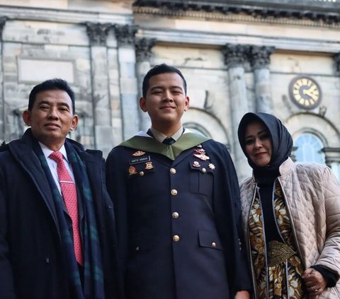 Tidak berkaitan dengan pekerjaannya sebagai anggota Polri, Hafiz terlihat tengah mengikuti kegiatan olah raga lari. Rupanya, putra eks Kepala Staf Angkatan Udara (Kasau) Marsekal TNI (Purn) Yuyu Sutisna ini ikut ajang IPB Half Marathon. <br>