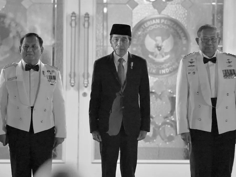 Bisik-Bisik Prabowo dengan SBY Duduk Sebelahan Hingga Momen Genggam Tangan Try Sutrisno