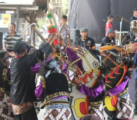 Mengenal Kesenian Ogleg, Tarian Khas Kulon Progo yang Punya Gerakan Unik dan Lahir di Masa Sulit