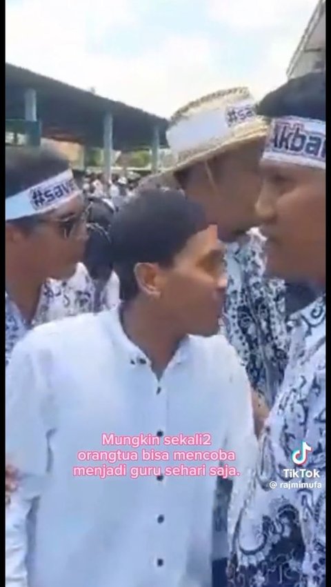 Momen Rekan Seprofesi Beri Dukungan untuk Pak Akbar, Guru yang Dituntut Rp50 Juta karena Tegur Siswa agar Salat