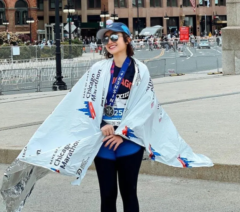 Momen Bangga Febby Rastanty Dapat Medali Chicago Marathon Meski Persiapan Tak Matang