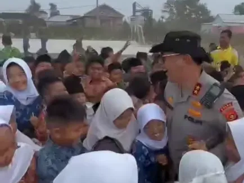 Jenderal Bintang Dua Diserbu Pelajar Hingga Emak-Emak, Pegang Tongkat Komando Ini Jabatannya